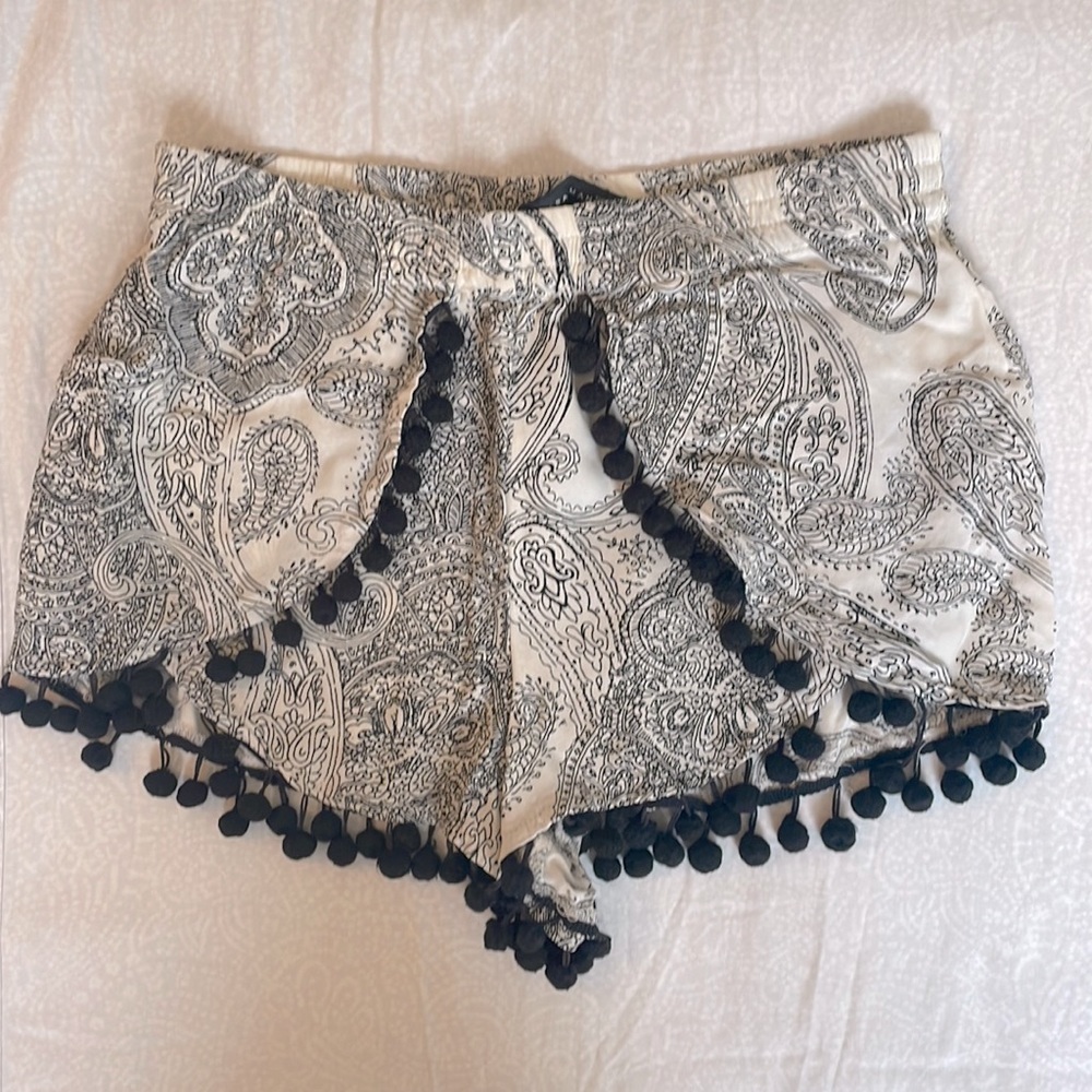Zara Pompom shorts